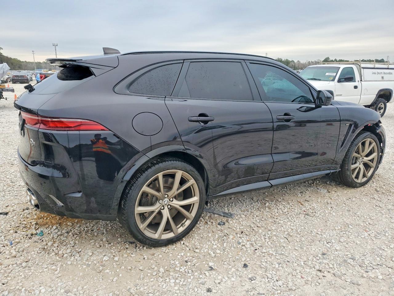 2023 Jaguar F-Pace Svr - Image 3
