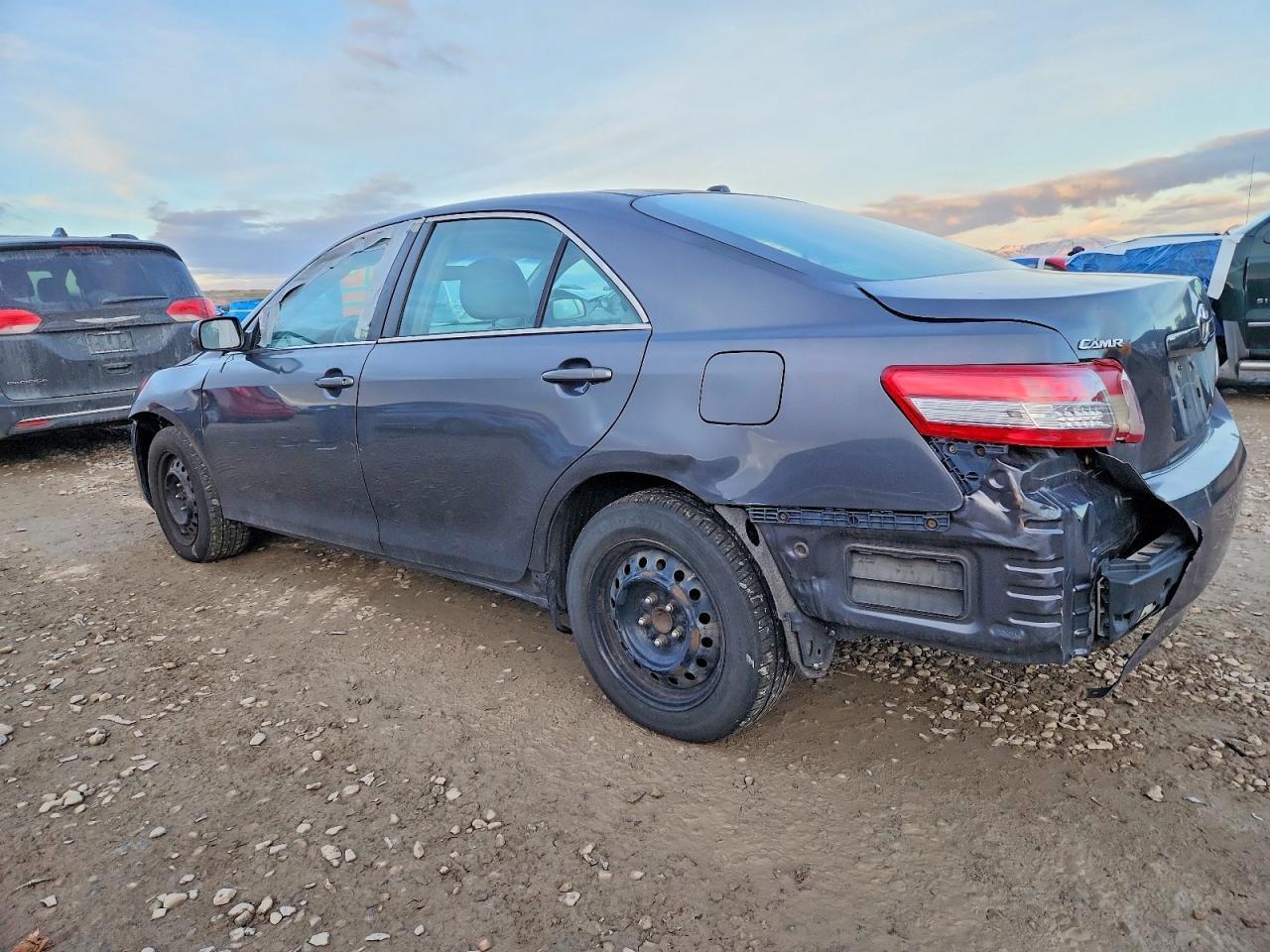 2011 Toyota Camry Le - Фото 2
