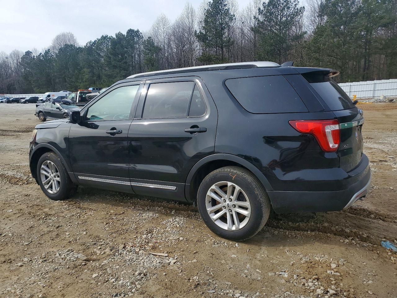 2017 Ford Explorer Xlt - Фото 2