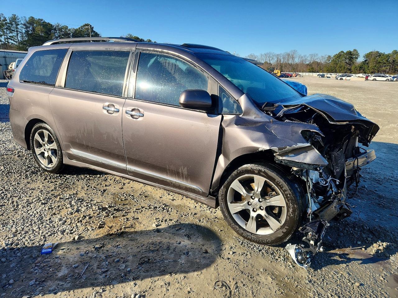 2013 Toyota Sienna Sport - Фото 4