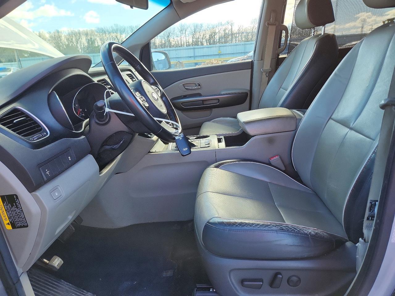 2017 Kia Sedona Lx - Image 7