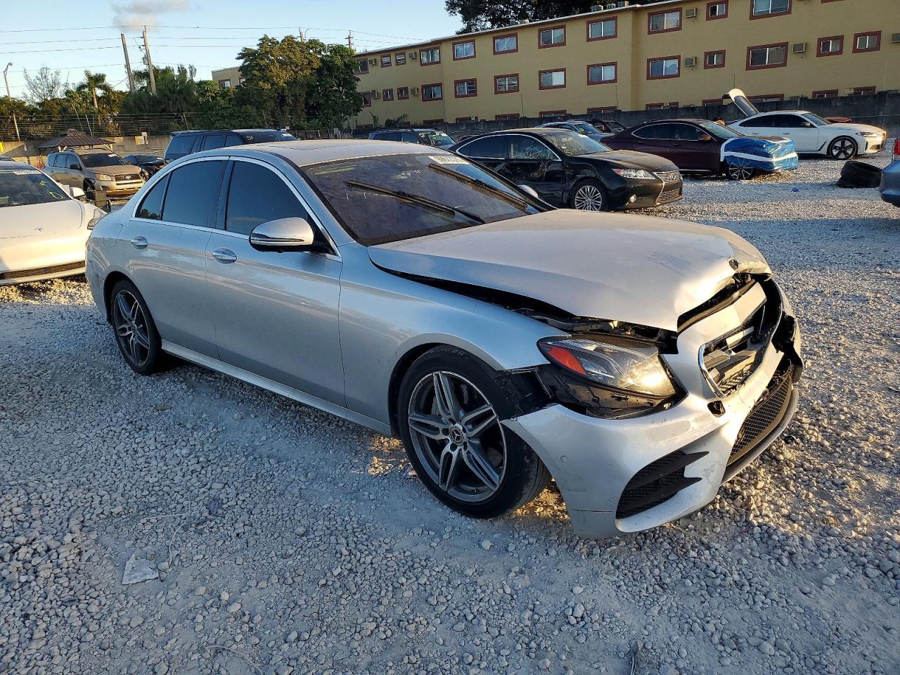 2019 Mercedes-Benz E 300 - Image 4