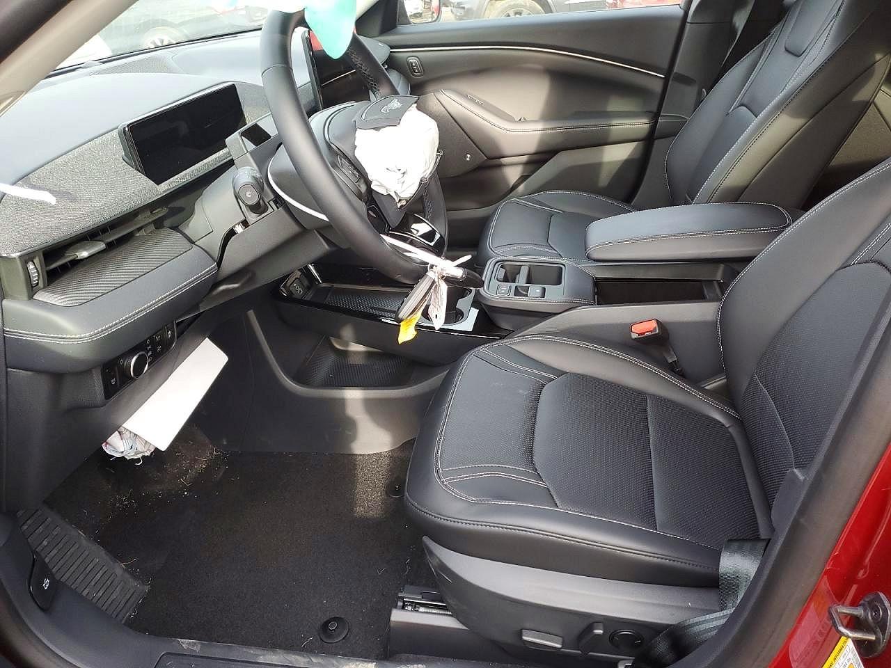 2025 Ford Mustang Mach-E Premium - Фото 7