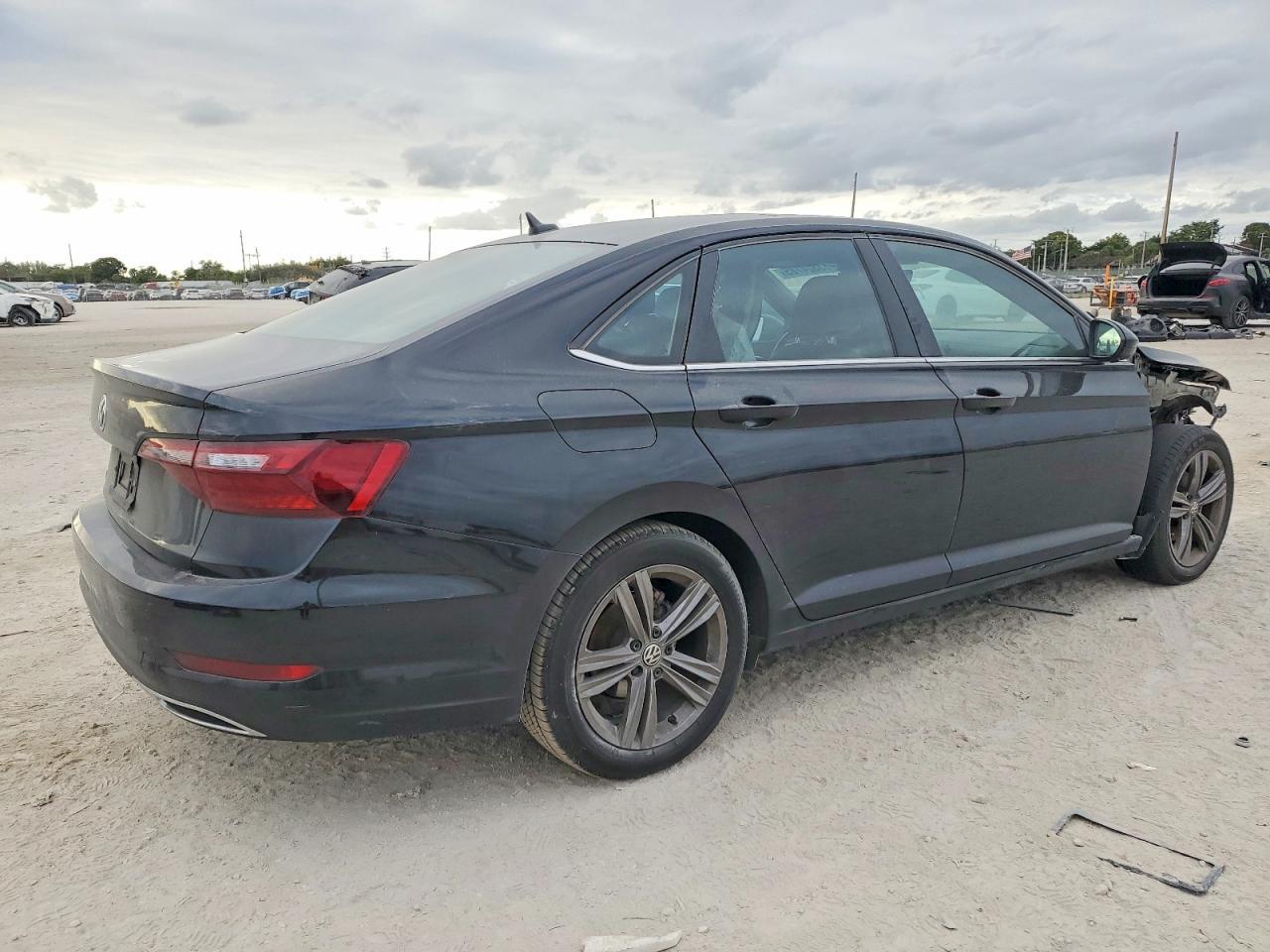 2021 Volkswagen Jetta - Фото 3