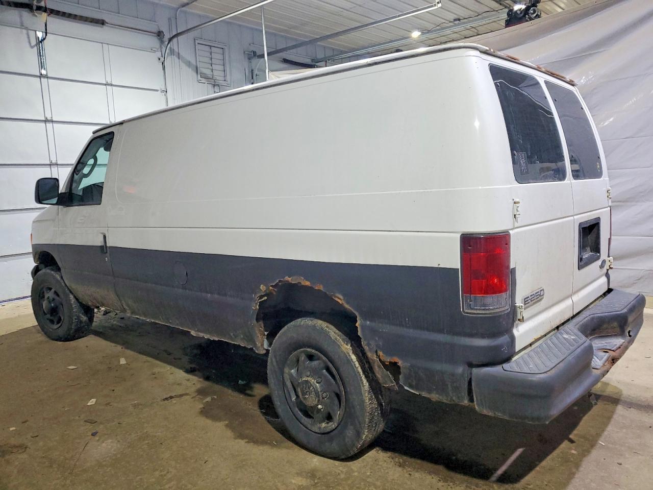 2007 Ford Econoline E250 Van - Image 2