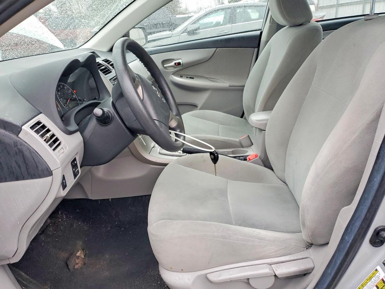 2013 Toyota Corolla Base - Фото 7