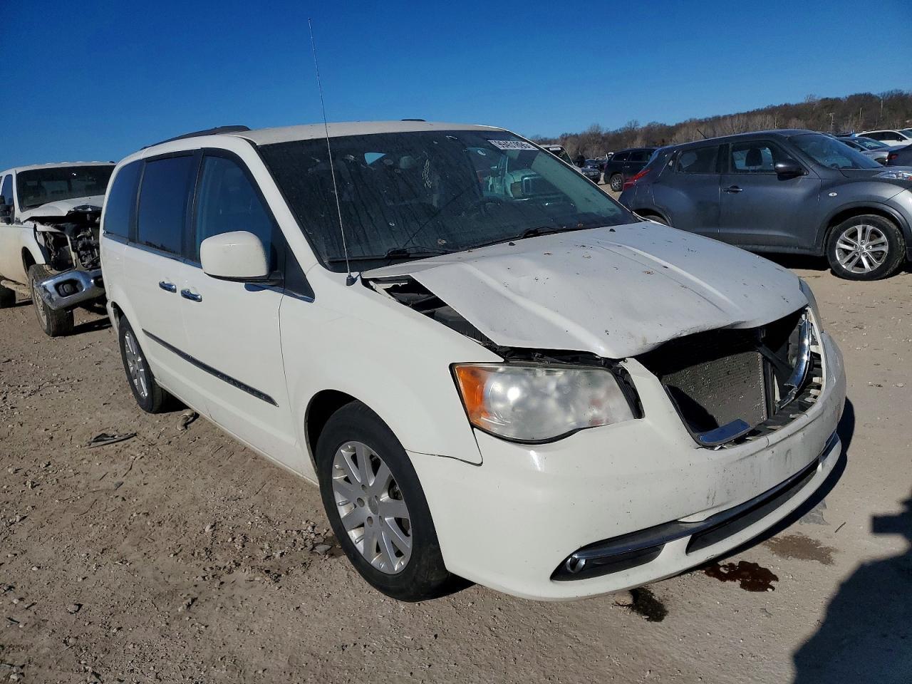 2011 Chrysler Town & Country Touring L - Image 4