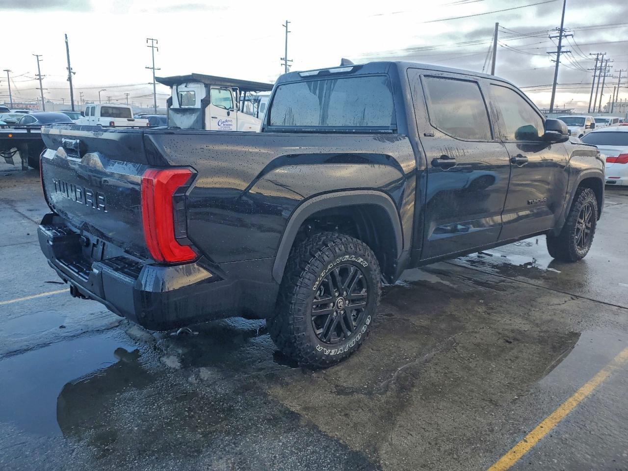 2025 Toyota Tundra Crewmax Sr - Image 3