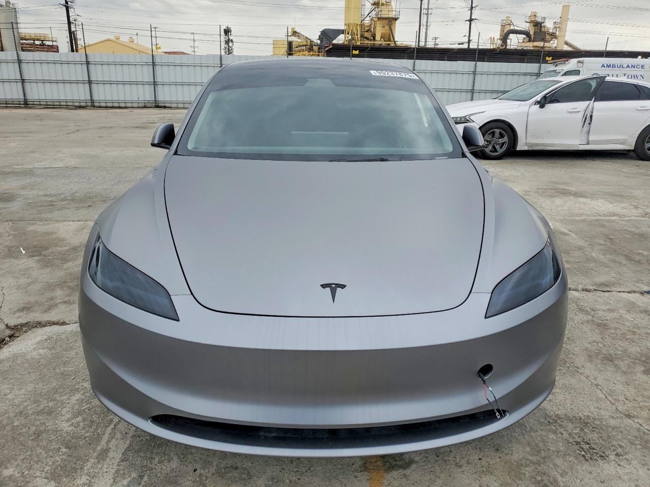 2025 Tesla Model 3 - Фото 5