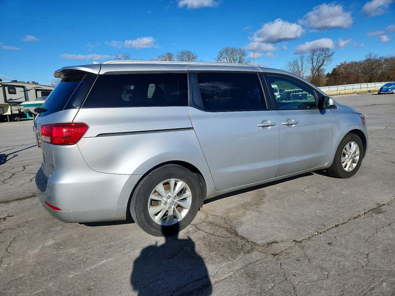 2017 Kia Sedona Lx - Image 3
