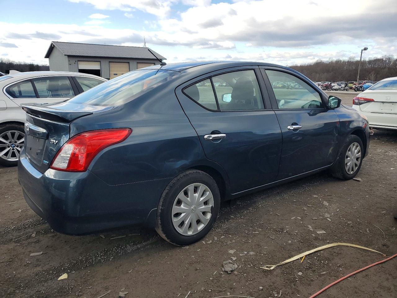 2016 Nissan Versa S - Image 3