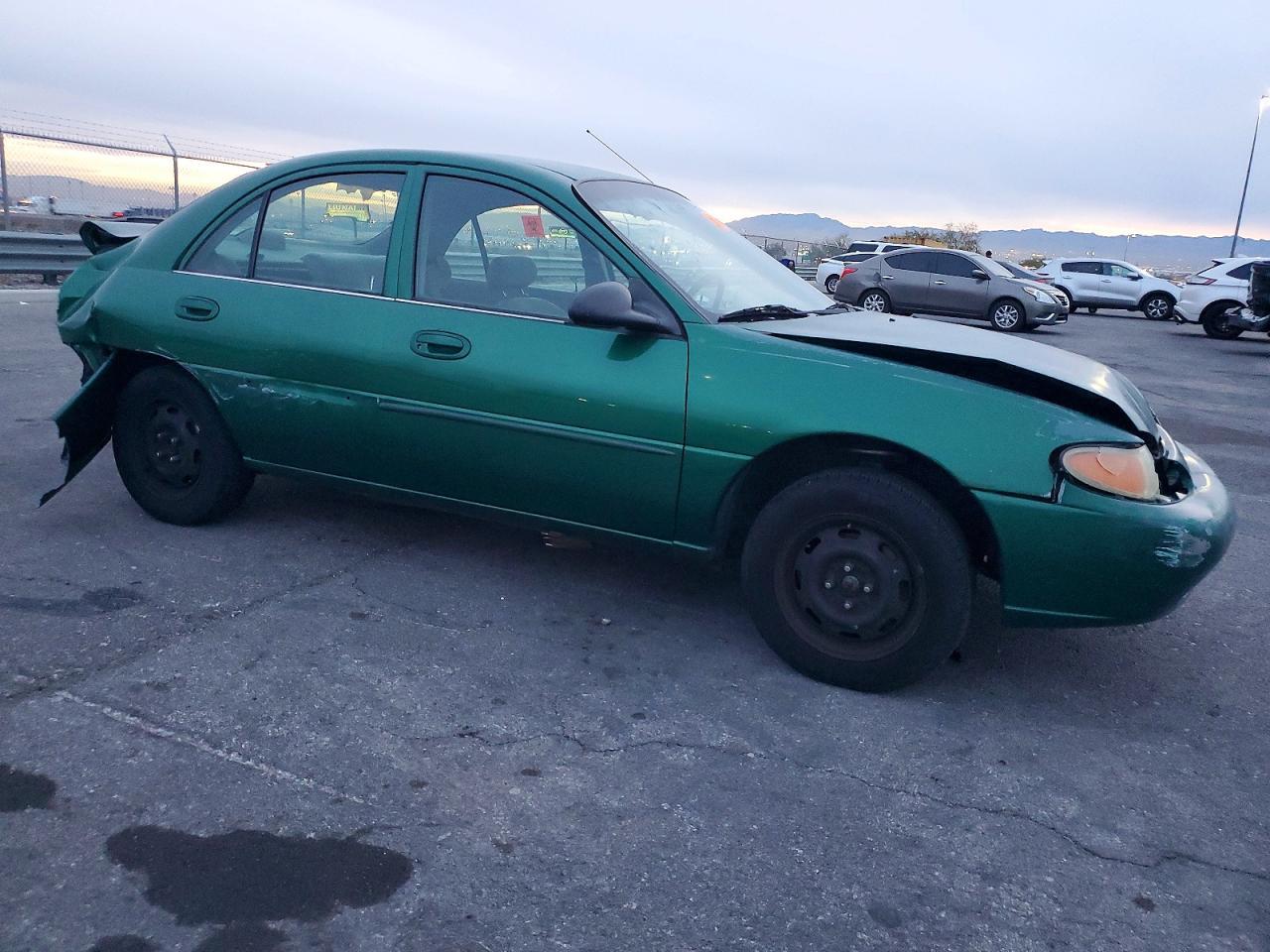 2002 Ford Escort - Фото 4