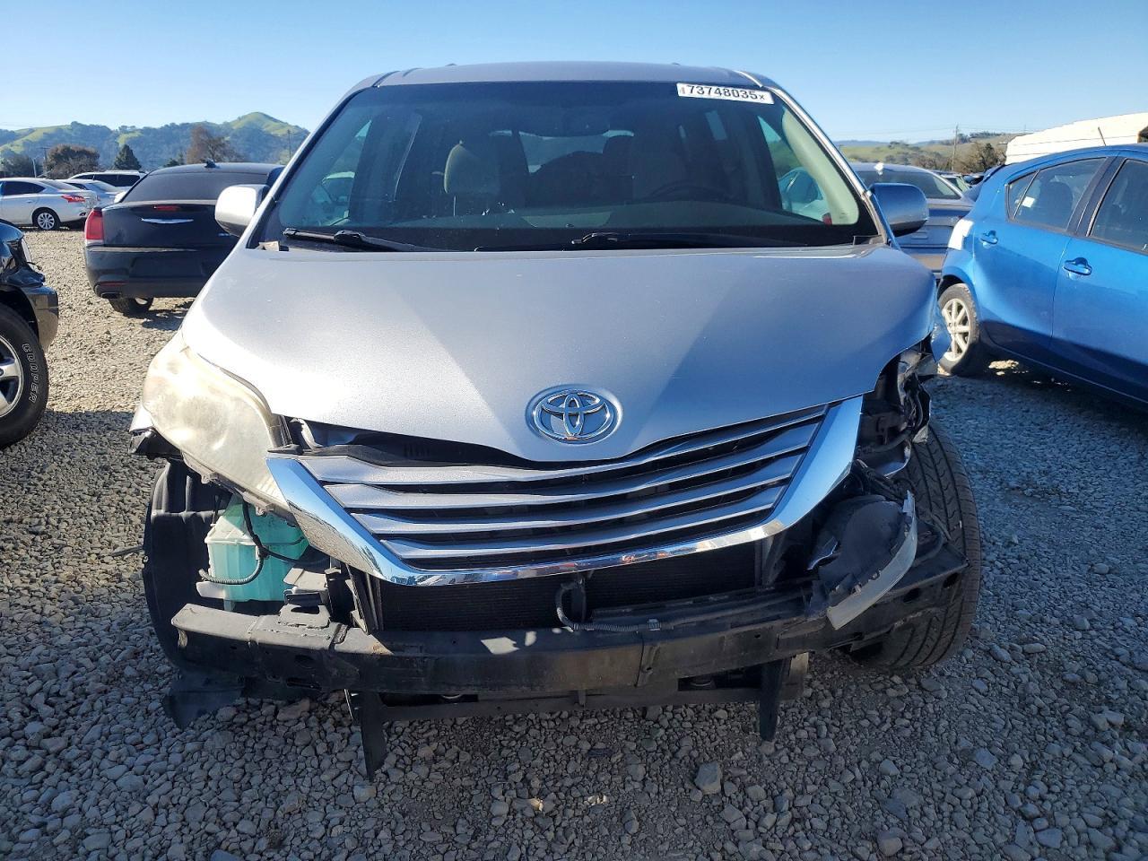 2017 Toyota Sienna Le - Фото 5