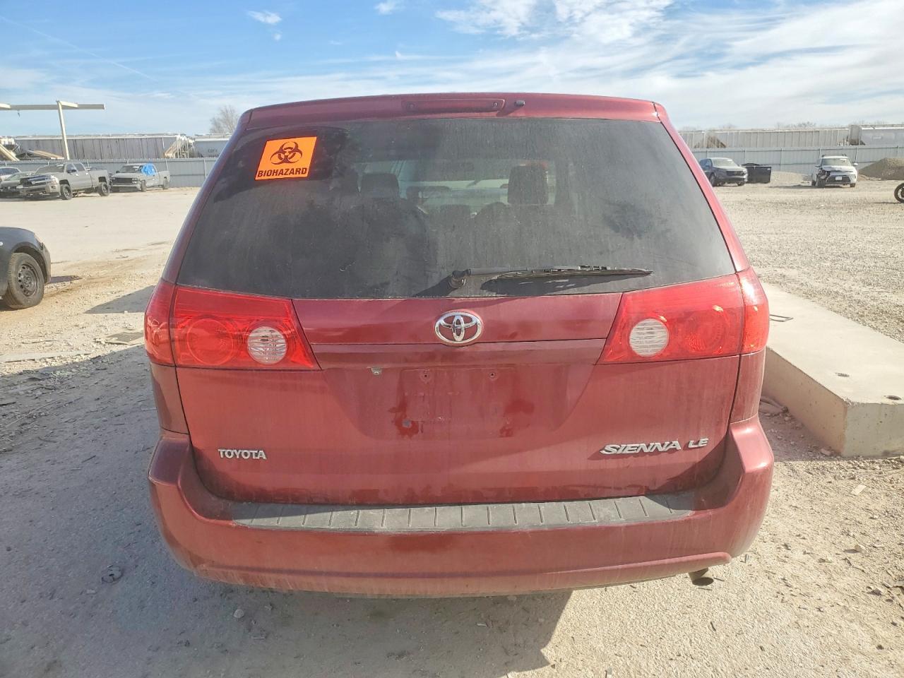 2010 Toyota Sienna Le 7-Passenger - Фото 6