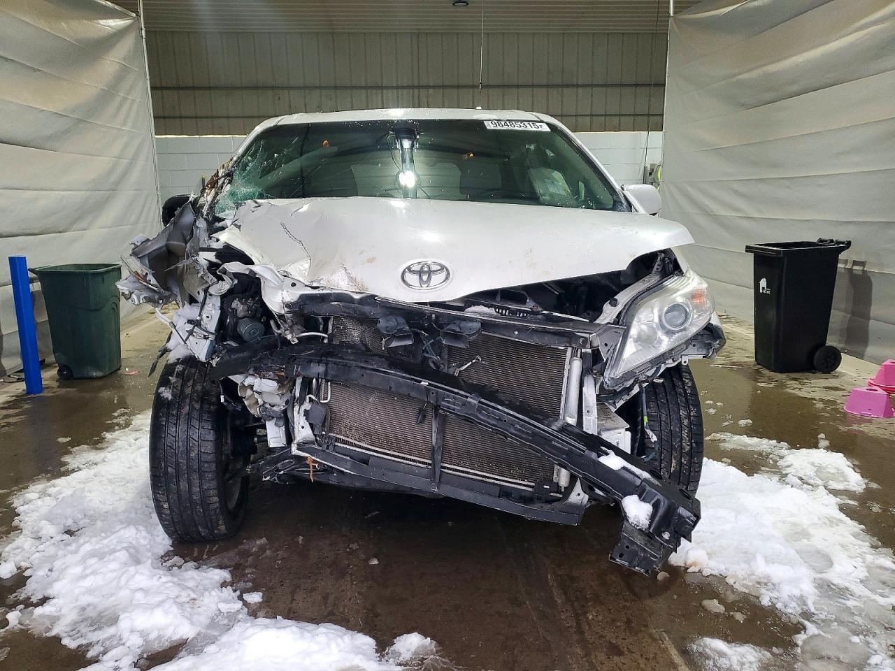 2017 Toyota Sienna Xle - Фото 5