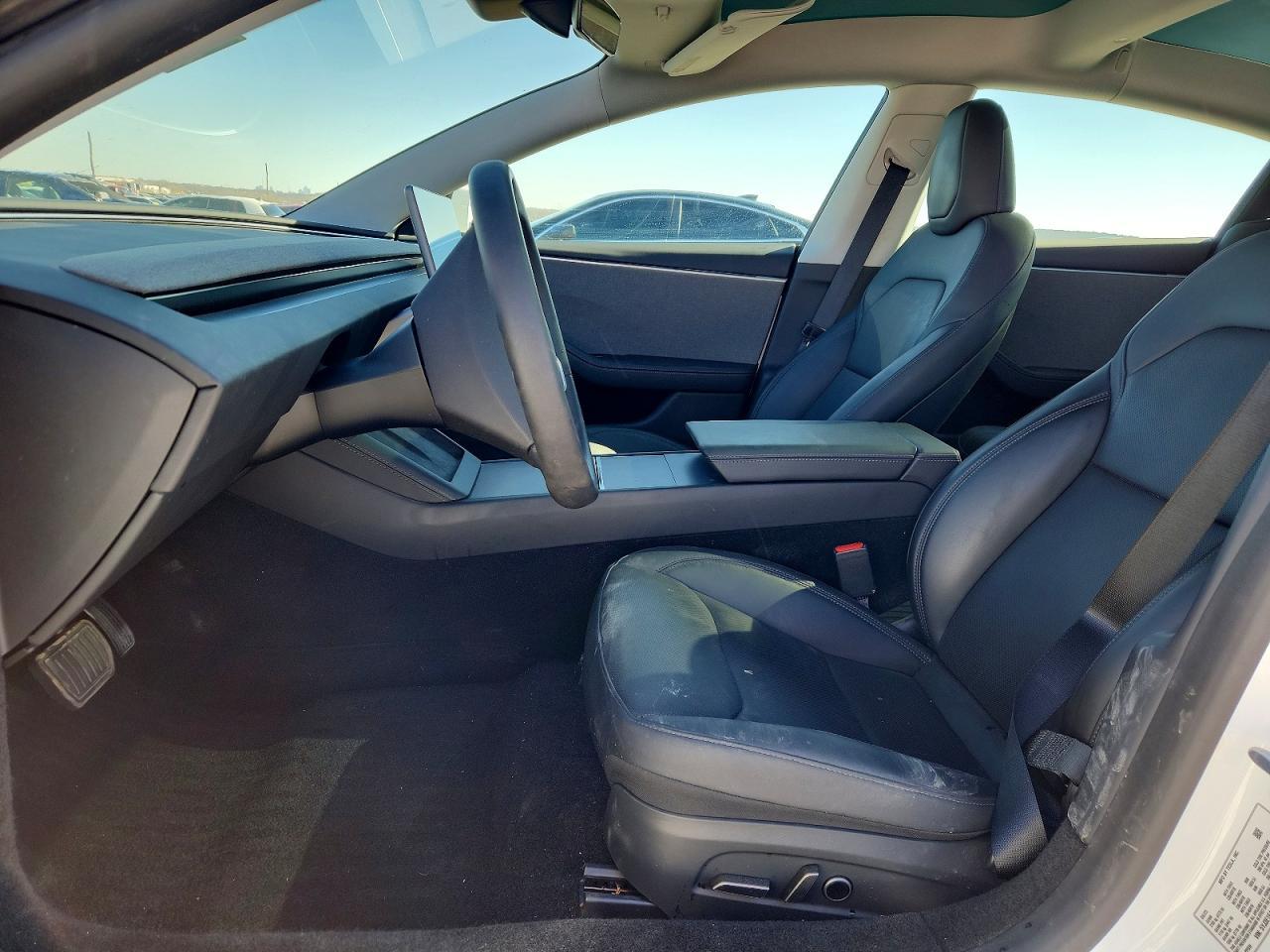 2025 Tesla Model 3 - Image 7