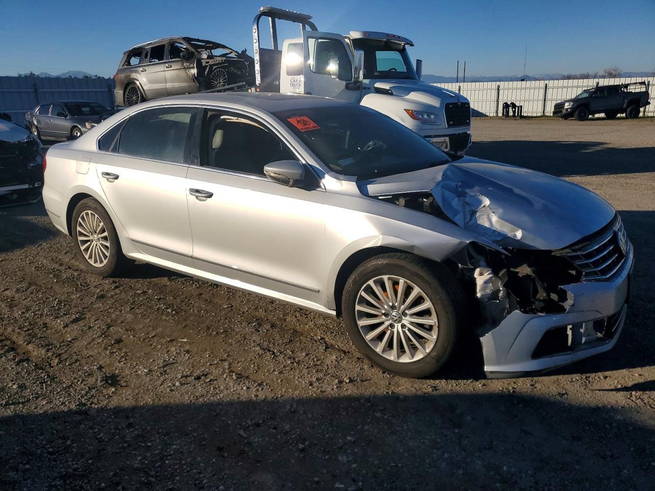 2016 Volkswagen Passat Se - Фото 4