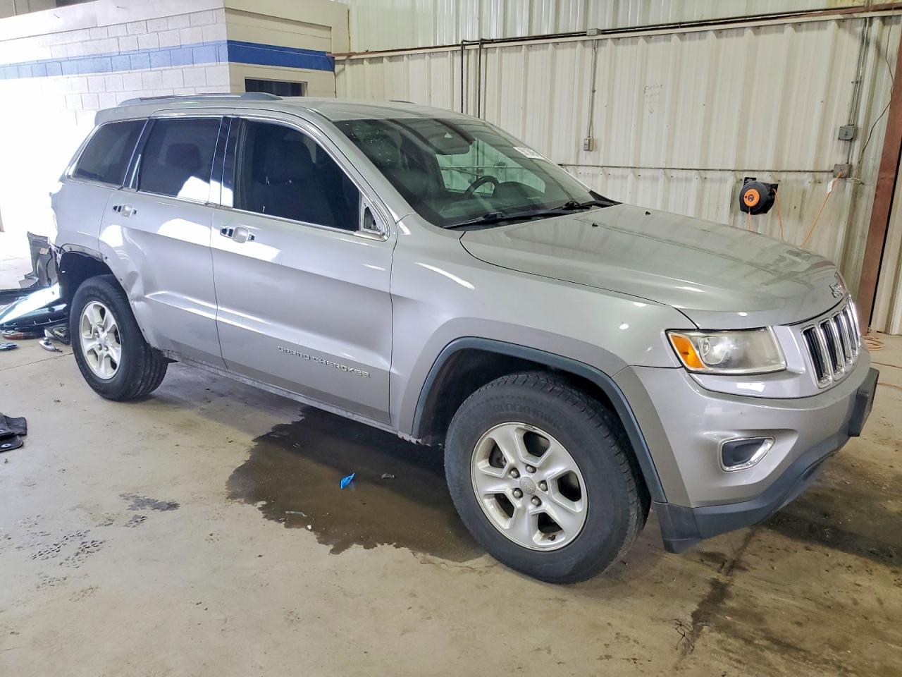 2016 Jeep Grand Cherokee Laredo - Image 4