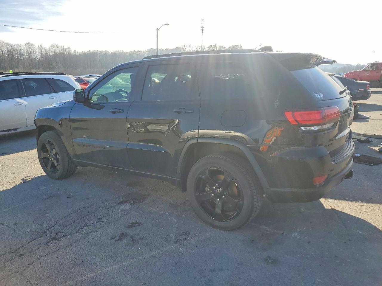 2019 Jeep Grand Cherokee Laredo - Image 2