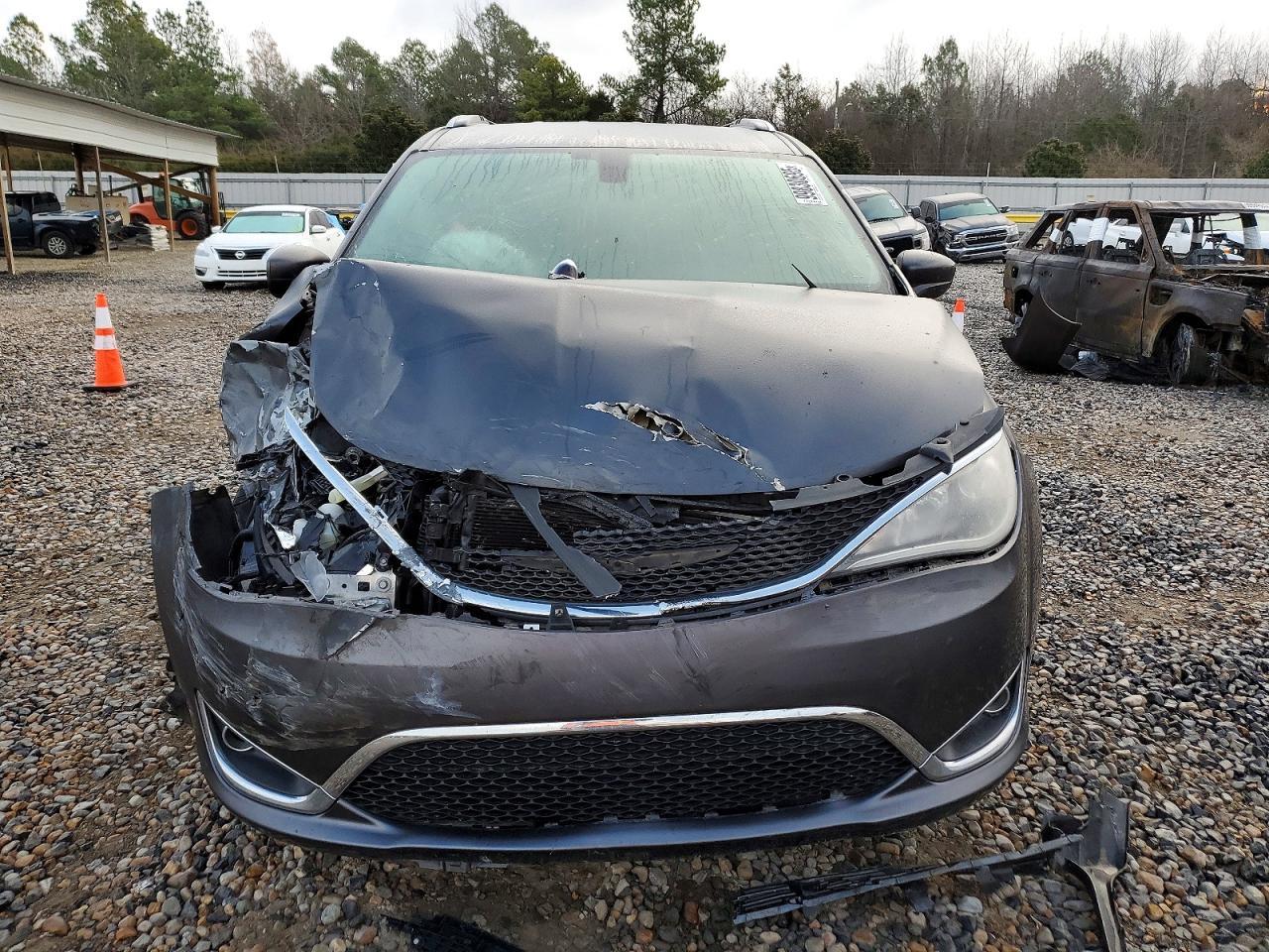 2018 Chrysler Pacifica Touring L - Фото 5