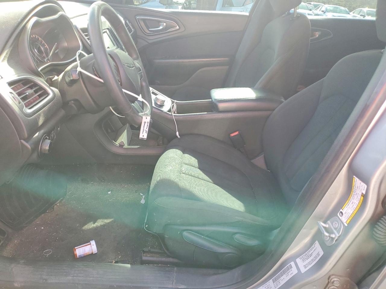 2016 Chrysler 200 Limited - Image 7