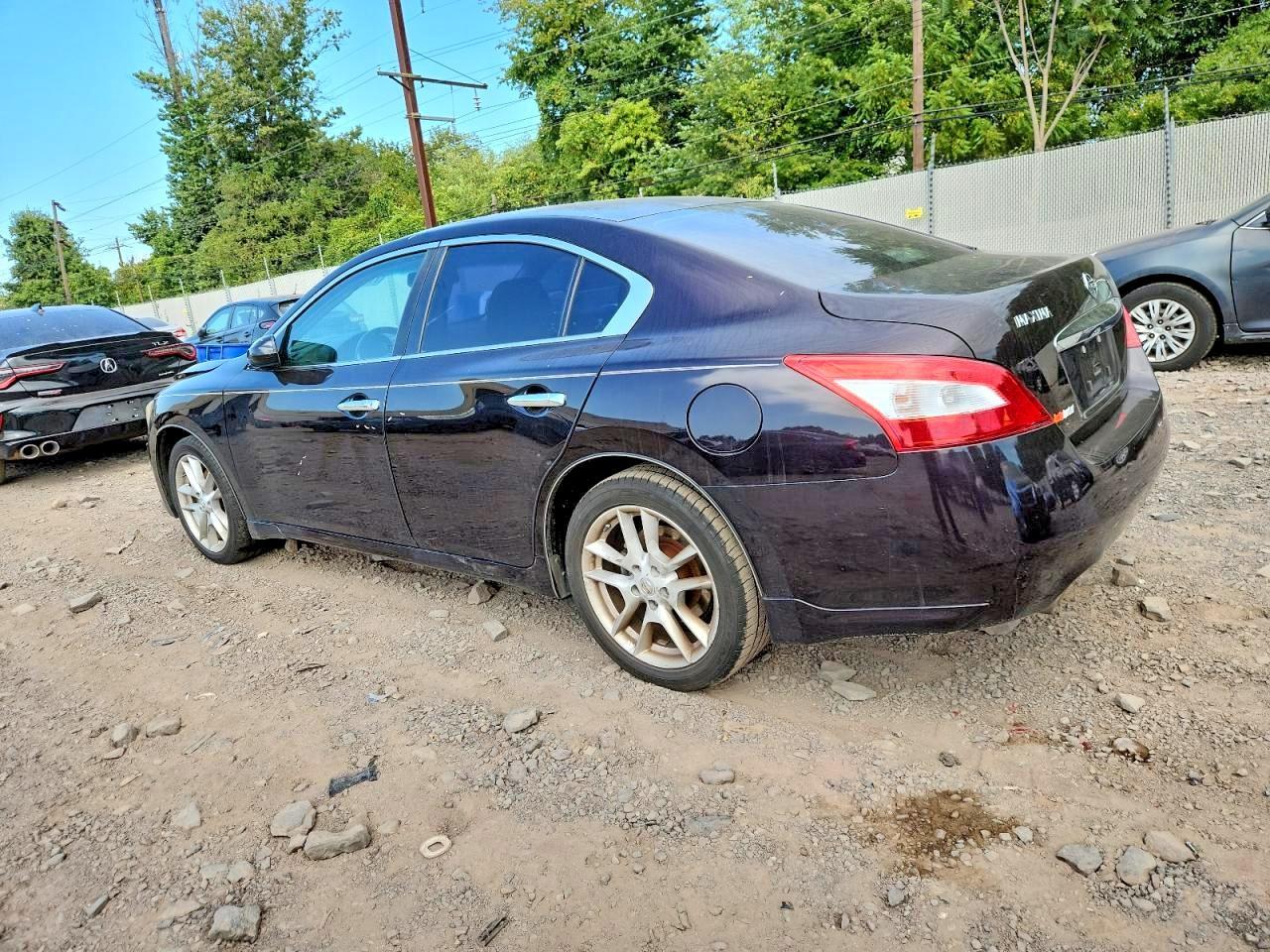 2011 Nissan Maxima S - Фото 2
