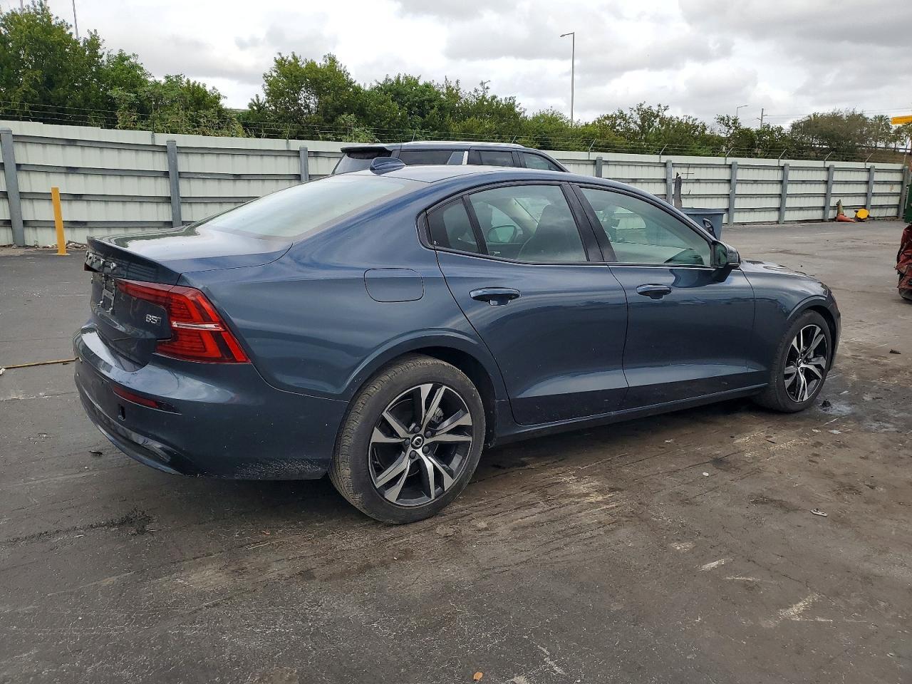 2024 Volvo S60 Core - Фото 3