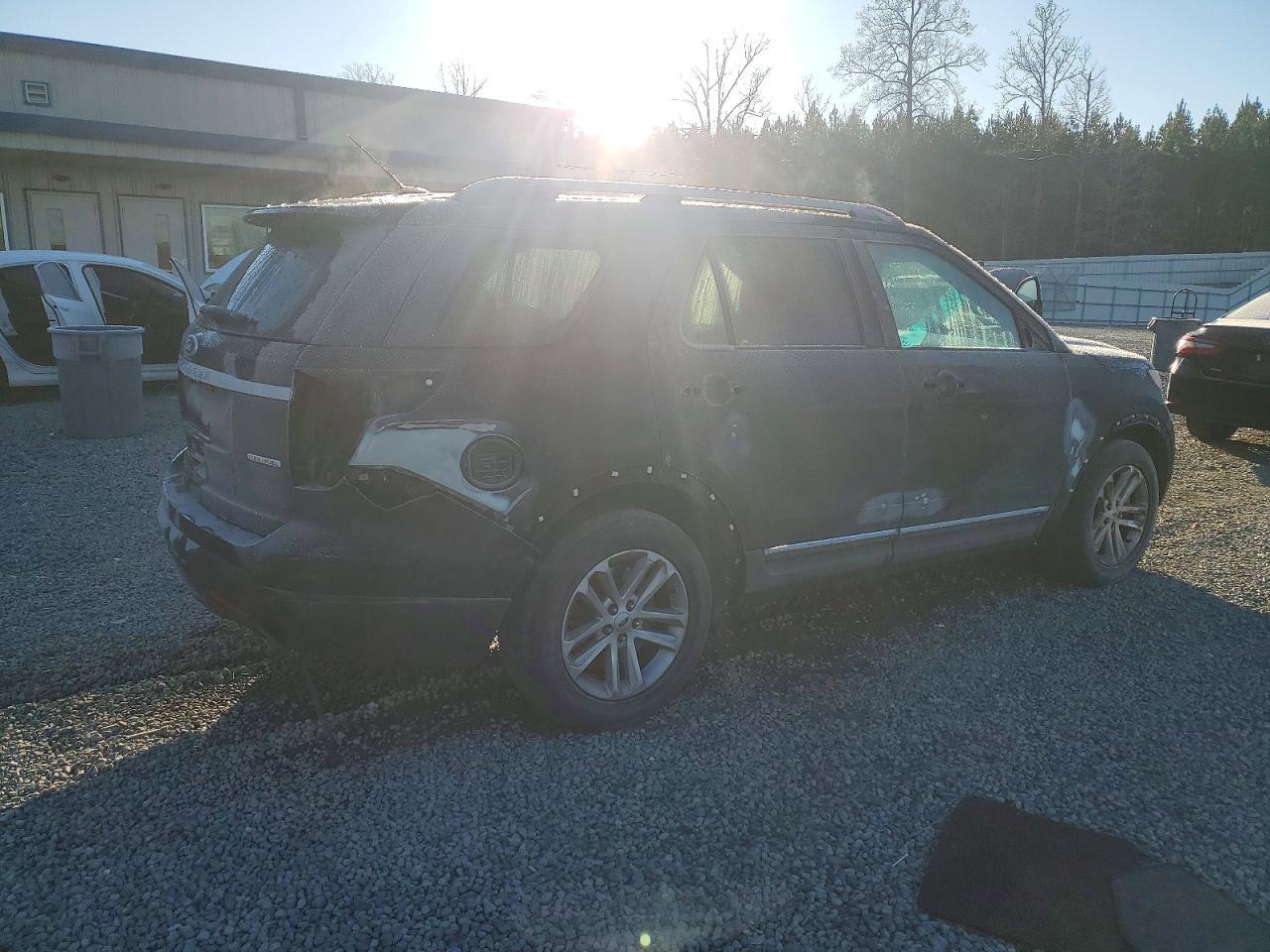 2015 Ford Explorer Xlt - Фото 3