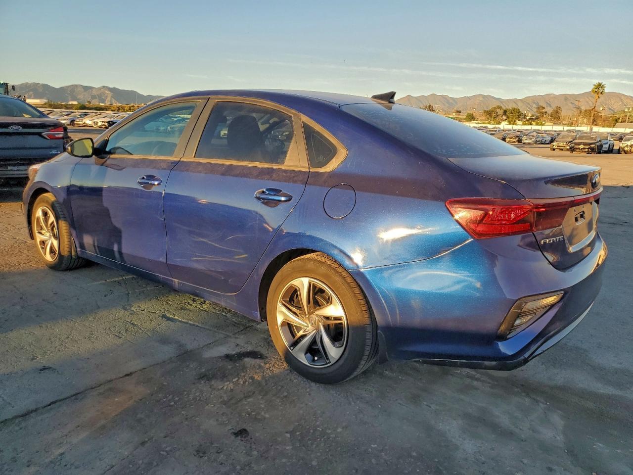 2021 Kia Forte Fe - Фото 2
