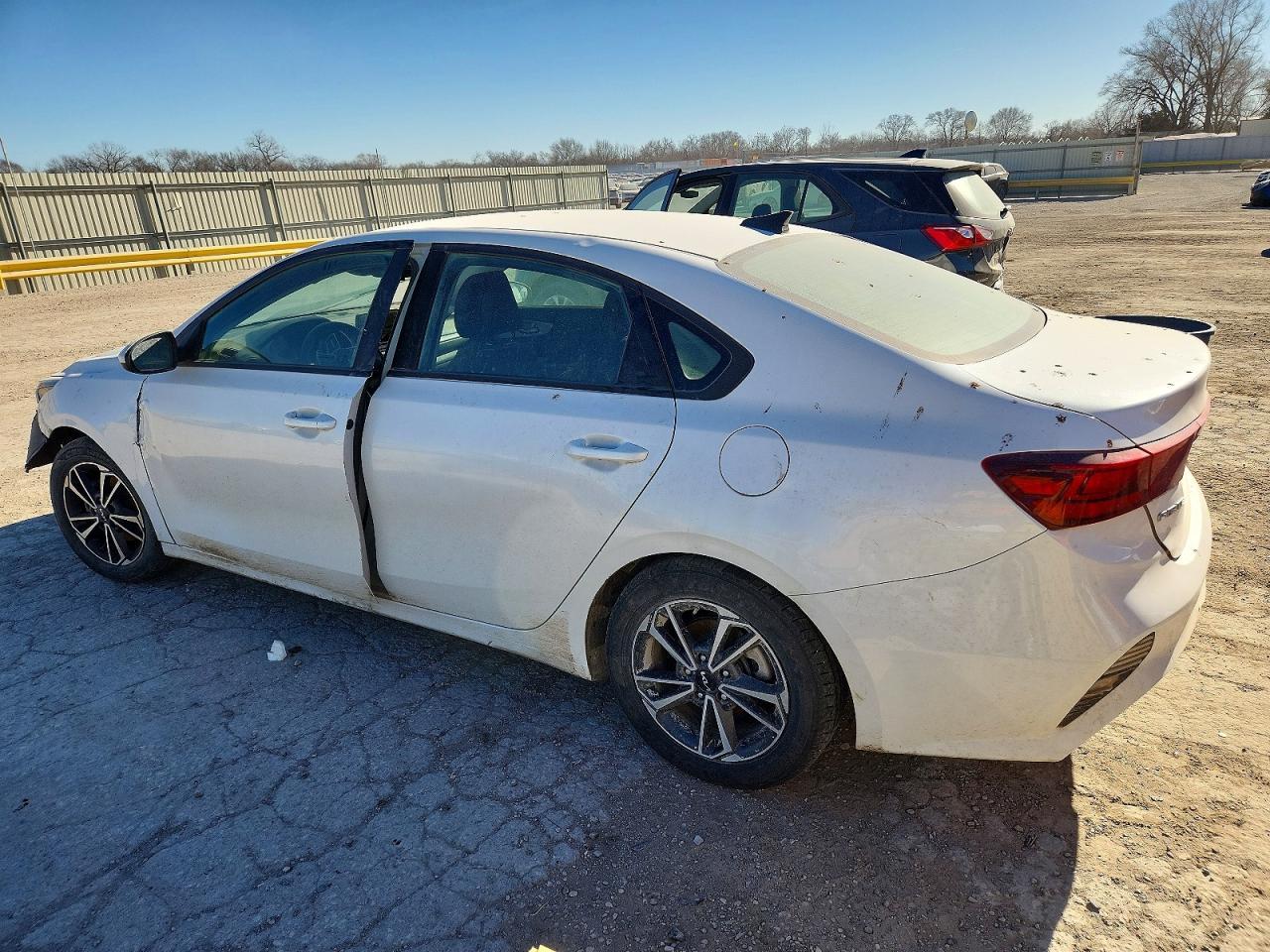 2022 Kia Forte Fe - Image 2