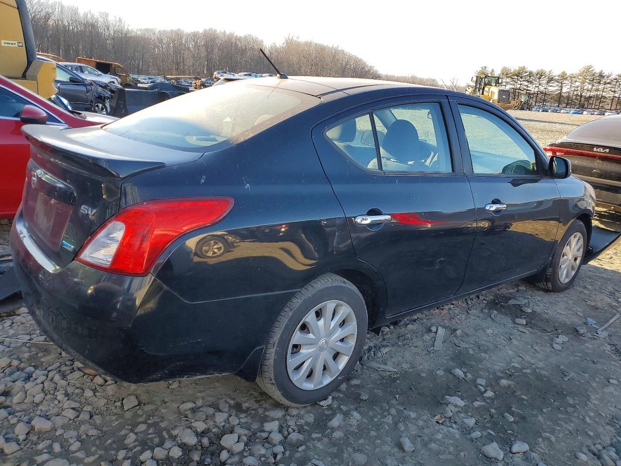 2013 Nissan Versa - Фото 3