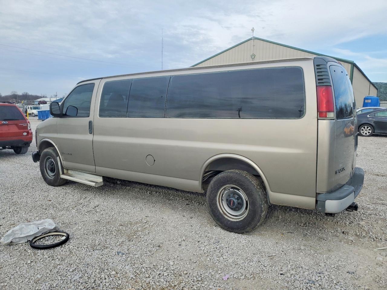 2001 GMC Savana G3500 - Фото 2