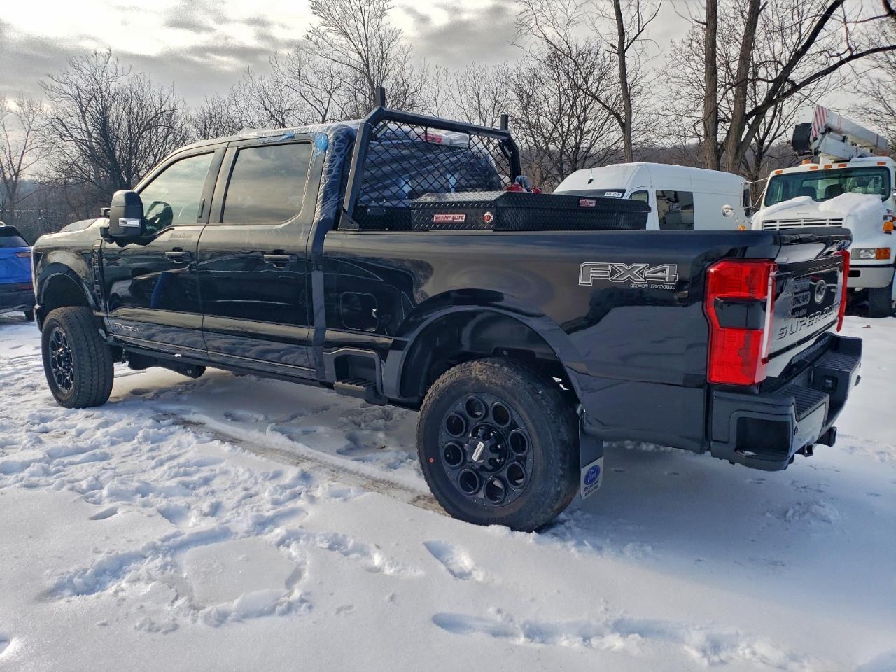 2023 Ford F350 Super Duty - Фото 2