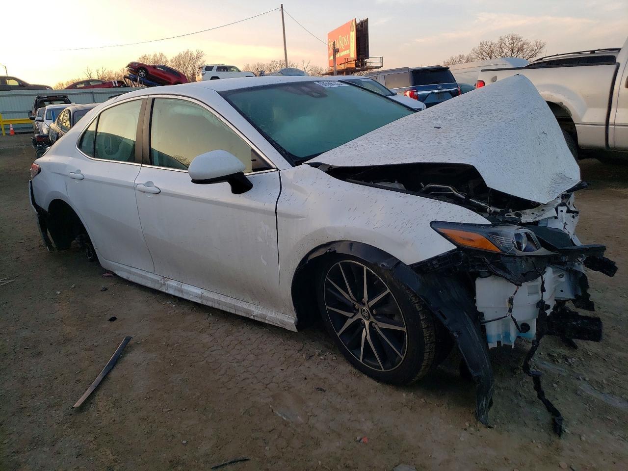 2021 Toyota Camry Se - Фото 4