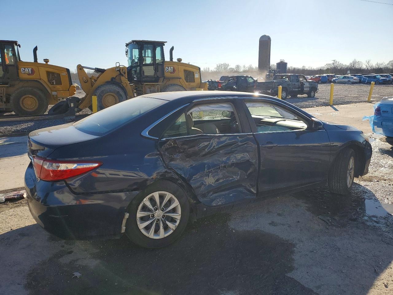 2015 Toyota Camry Le - Фото 3