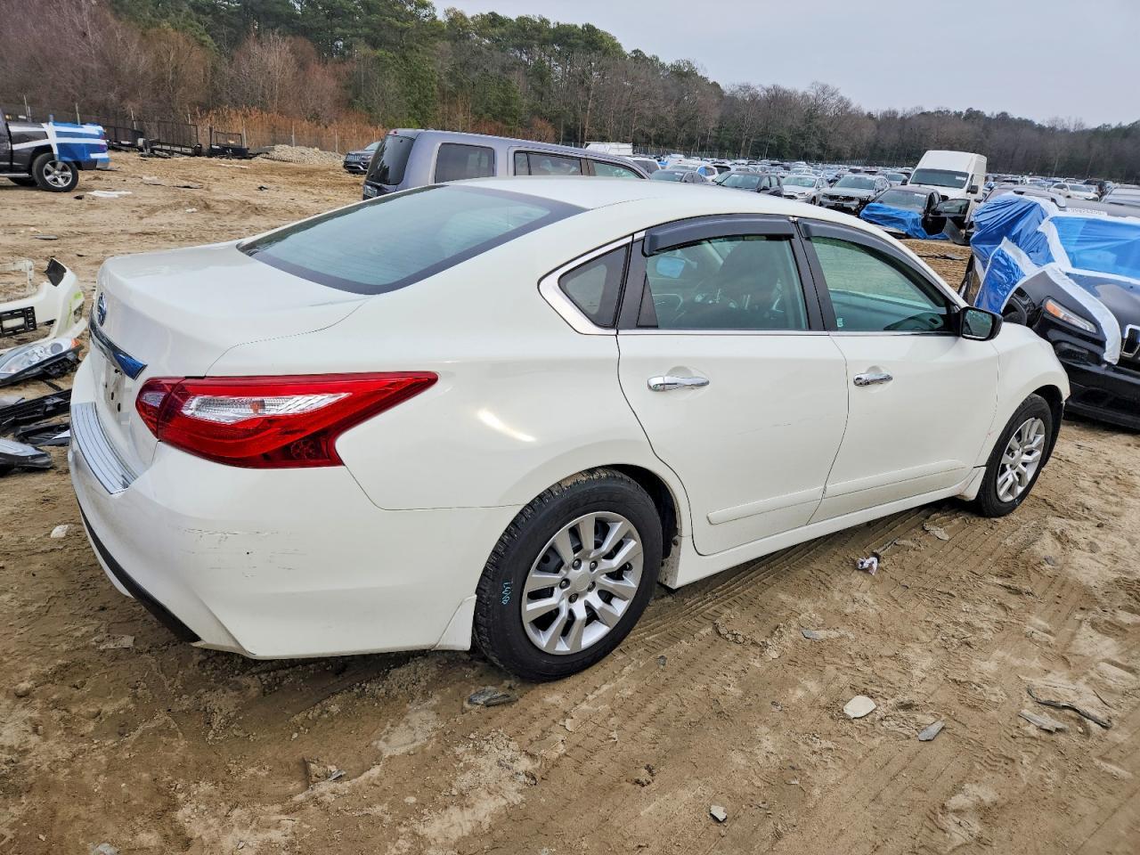 2017 Nissan Altima 2.5 - Image 3