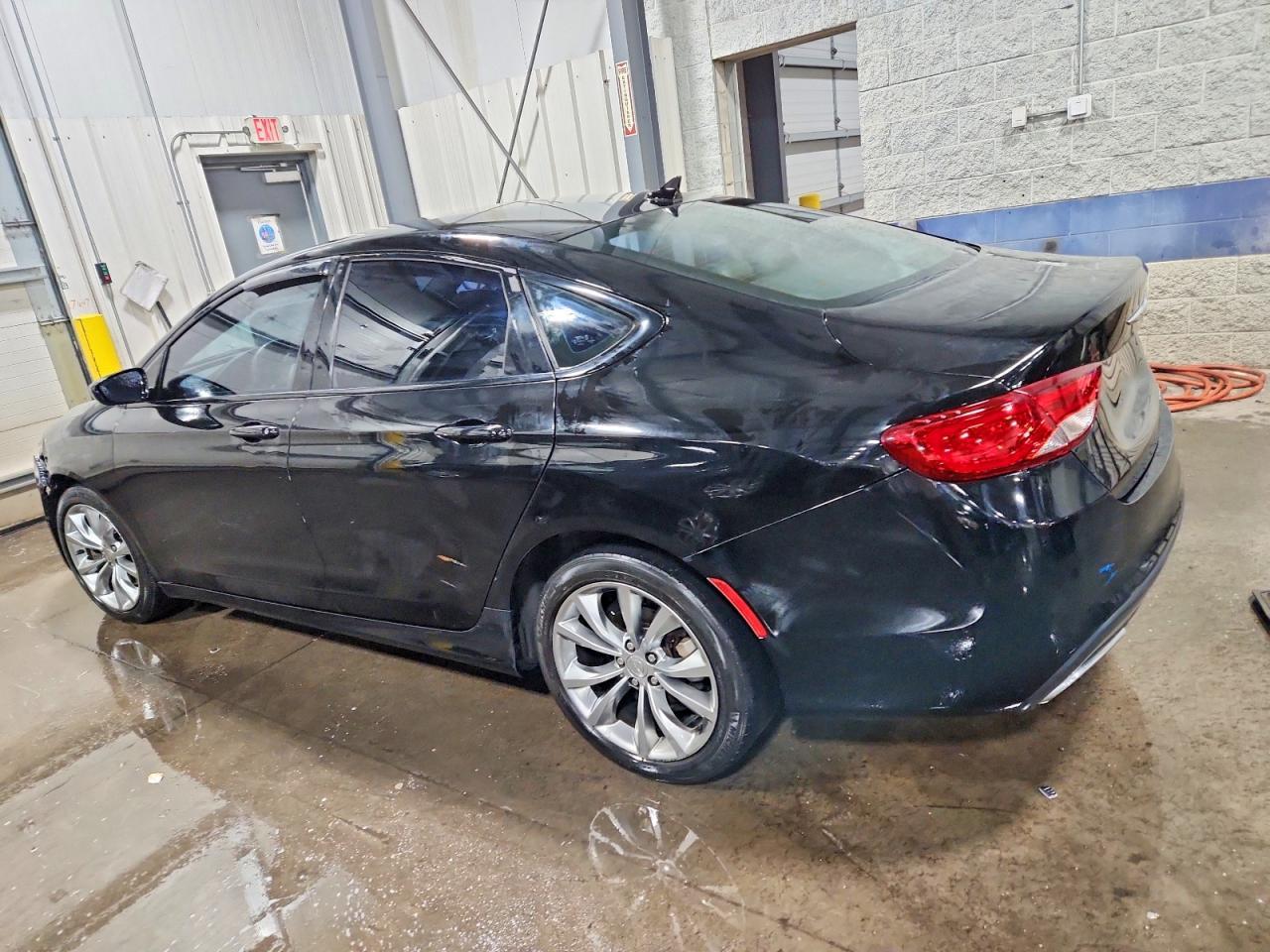 2015 Chrysler 200 S - Фото 2