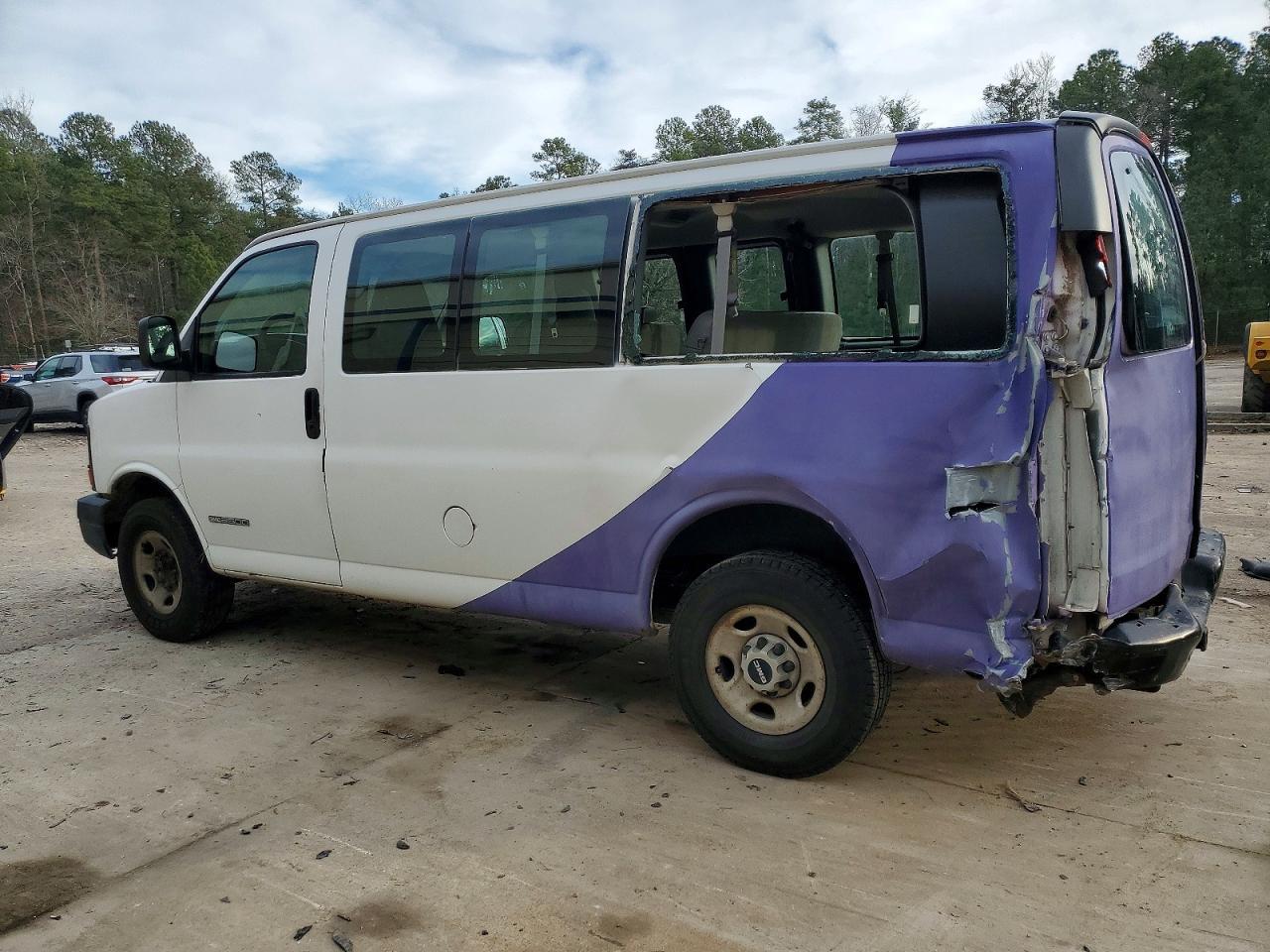 2005 GMC Savana G2500 - Фото 2