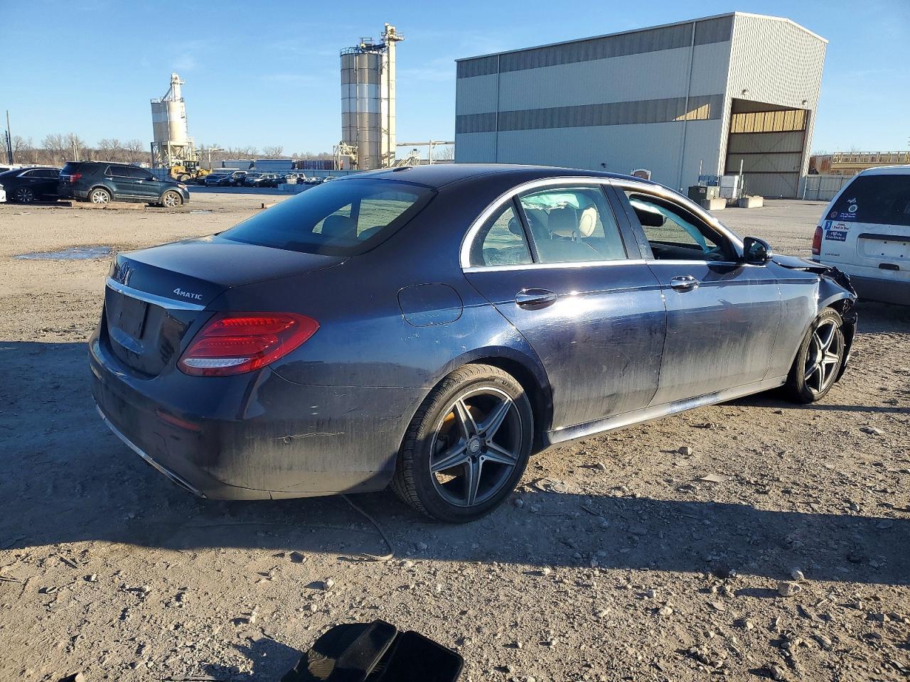 2017 Mercedes-Benz E 300 4Matic - Фото 3