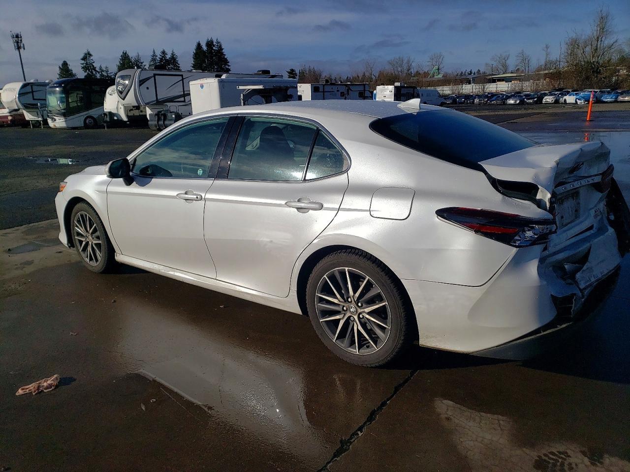 2022 Toyota Camry - Фото 2