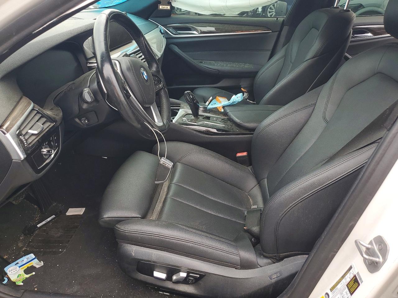 2020 BMW 530E - Фото 7