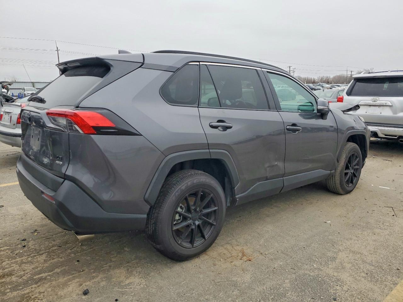2021 Toyota Rav4 Le - Фото 3