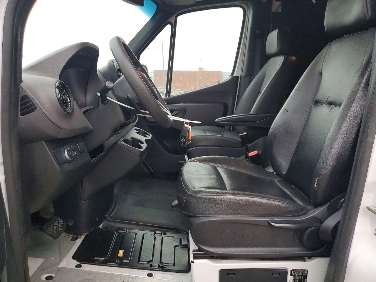 2022 Mercedes Benz Sprinter 1500 Van Standard Roof - Фото 7