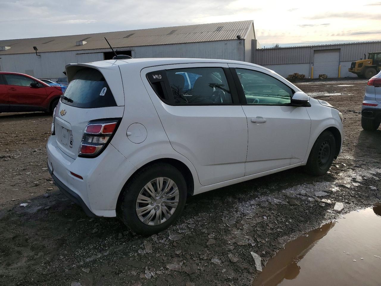 2017 Chev Sonic - Image 3