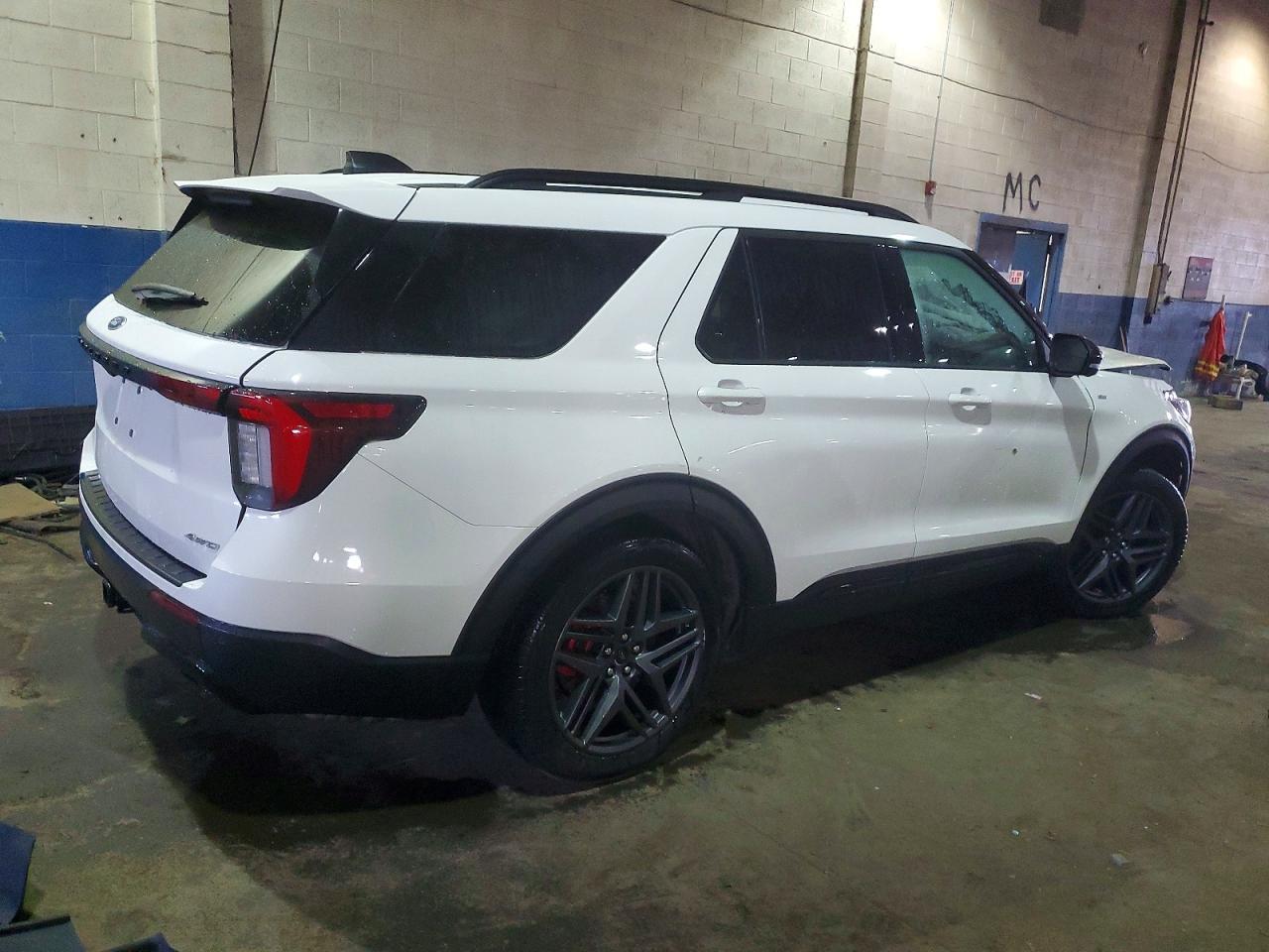 2025 Ford Explorer St-Line - Image 3