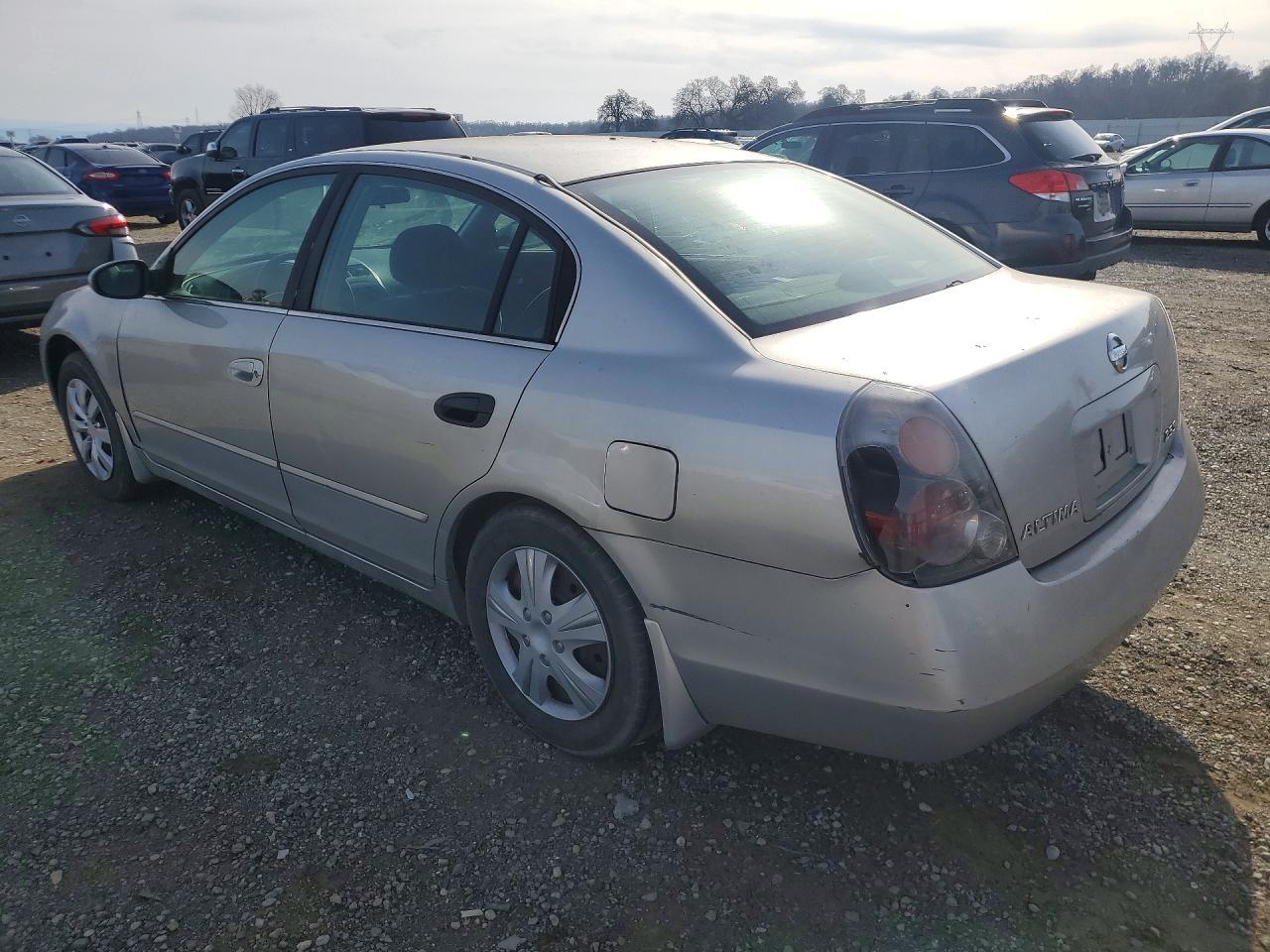 2003 Nissan Altima Base - Фото 2