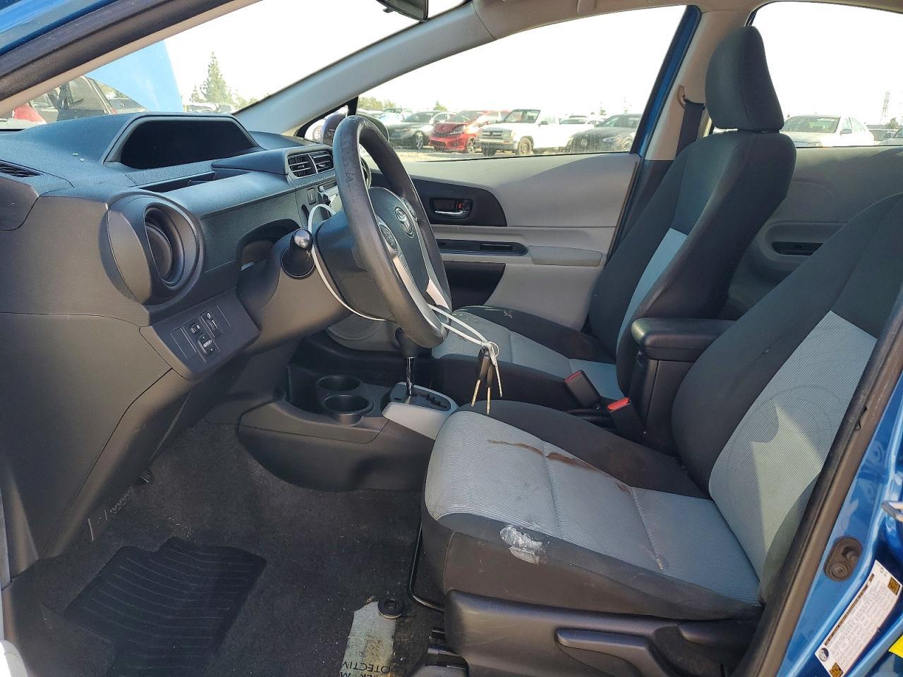 2013 Toyota Prius C - Фото 7