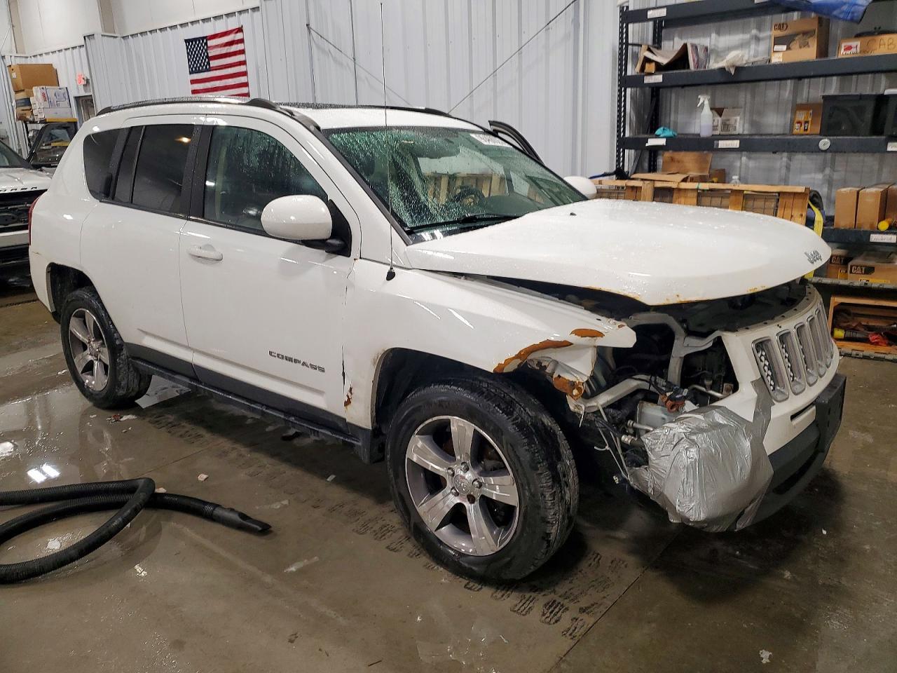 2016 Jeep Compass Latitude - Image 4