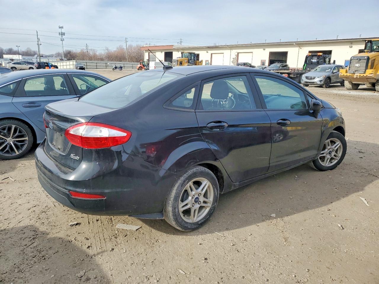 2017 Ford Fiesta Se - Фото 3