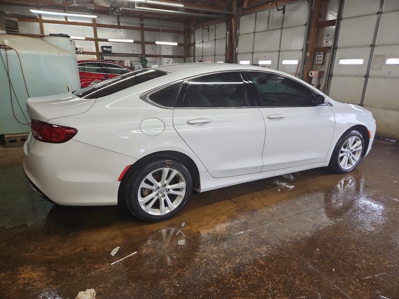 2015 Chrysler 200 Limited - Фото 3